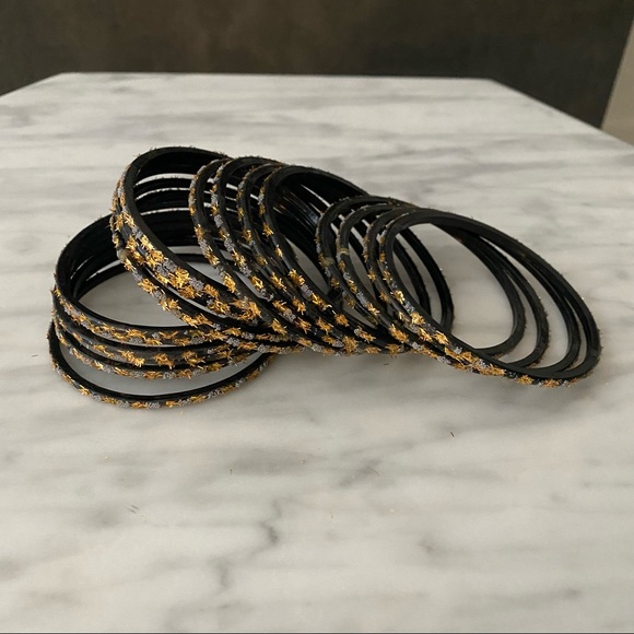 Bundle of 19 black, gold and silver bangles - Picture 3 of 6